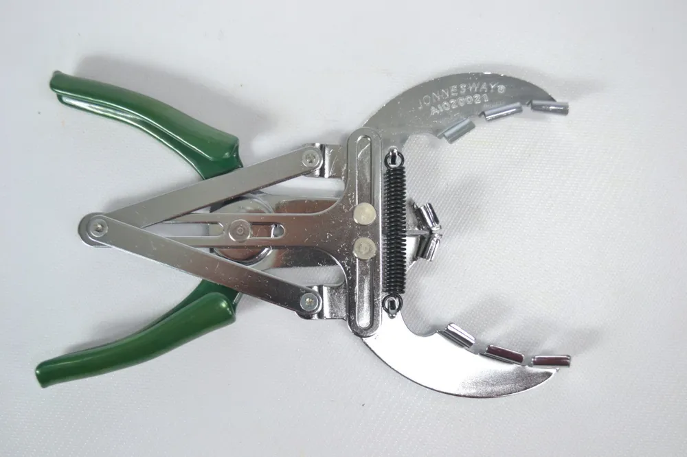 ALICATE PARA ANILLAR 2" - 4" (50 100 MM ) JONNESWAY